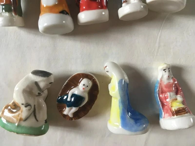 9 fèves série 'crèche provençale' - neufs – photo 4